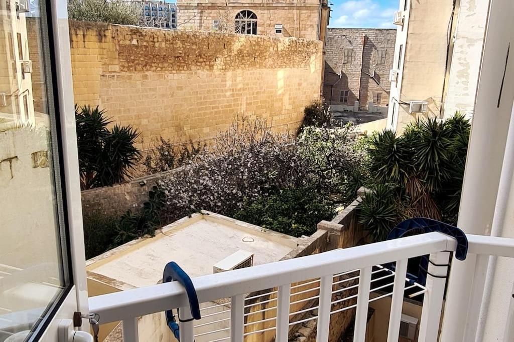 Cozy Inside.City & Beach Outside Apartment Sliema Exterior photo